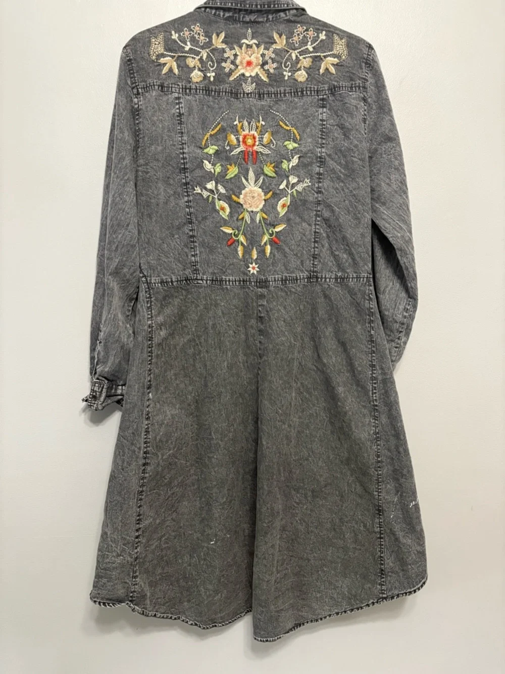 Nostalgia Gray 100% Cotton Denim Dress with Multicolor Floral Embroidery - Picture 4 of 9